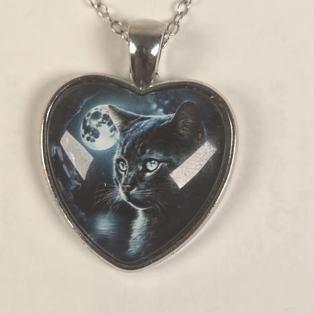 Heart-Shaped Cat Pendant Necklace